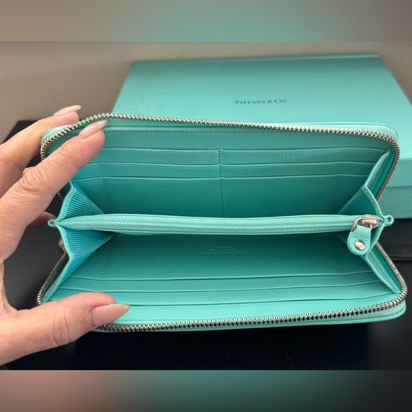 Tiffany &Co wallet - Picture 2 of 6